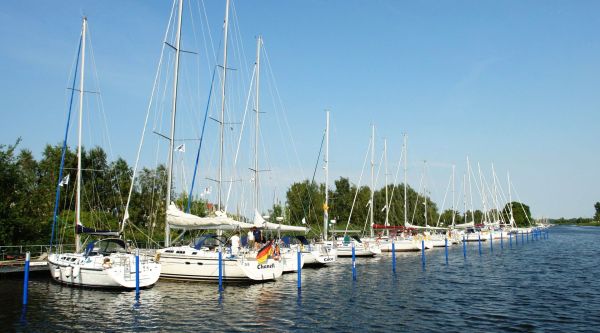 Greifswald ist der ideale Ausgangshafen für ein Segeltörn nach Rügen